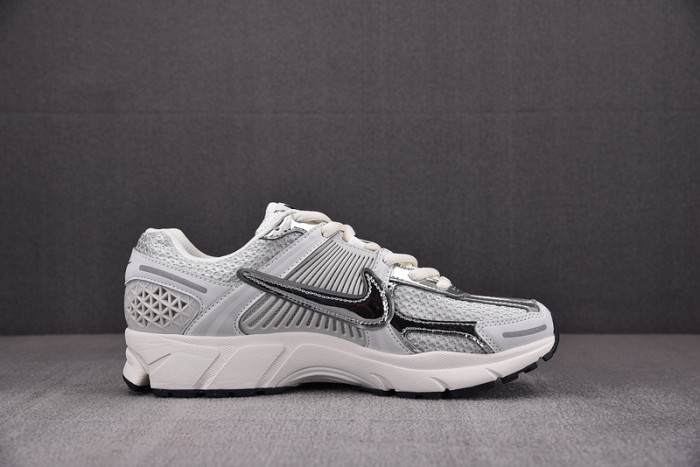 NK Zoom Vomero 5 “Photon Dust” FD0884-025