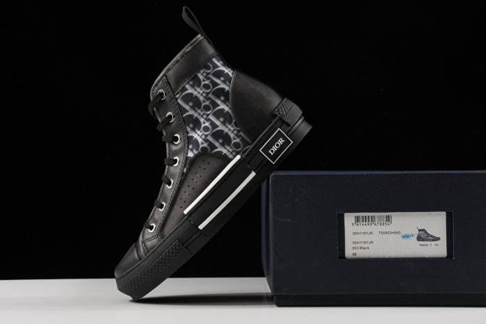 D10R SNEAKER