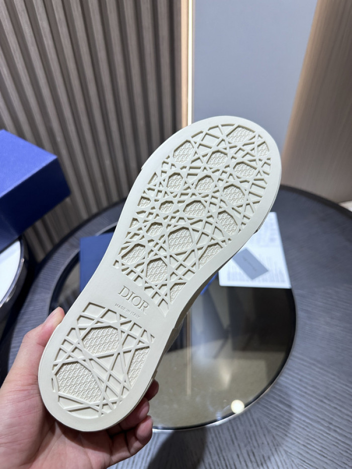 D10R SNEAKER