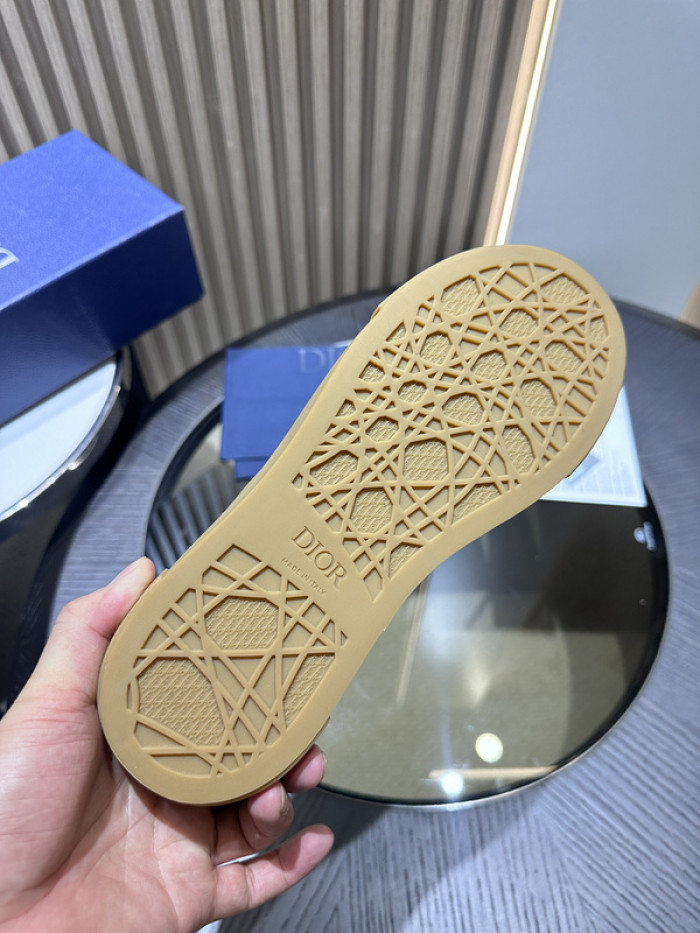 D10R SNEAKER