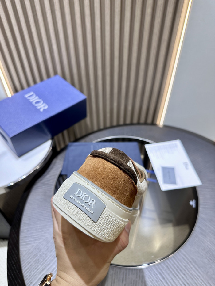 D10R SNEAKER