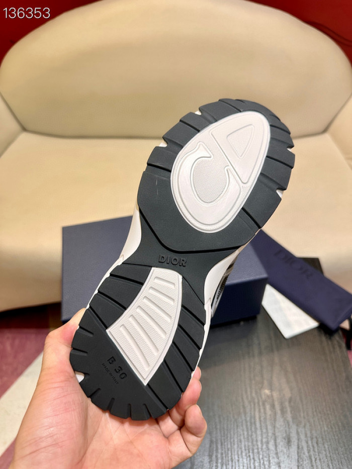 D10R SNEAKER