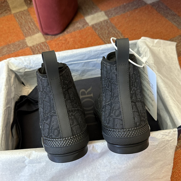 D10R SNEAKER