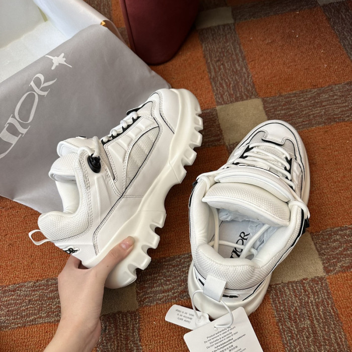 D10R B57 SNEAKER