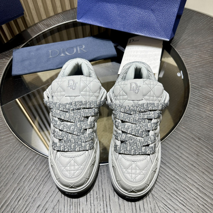 D10R B9s SNEAKER
