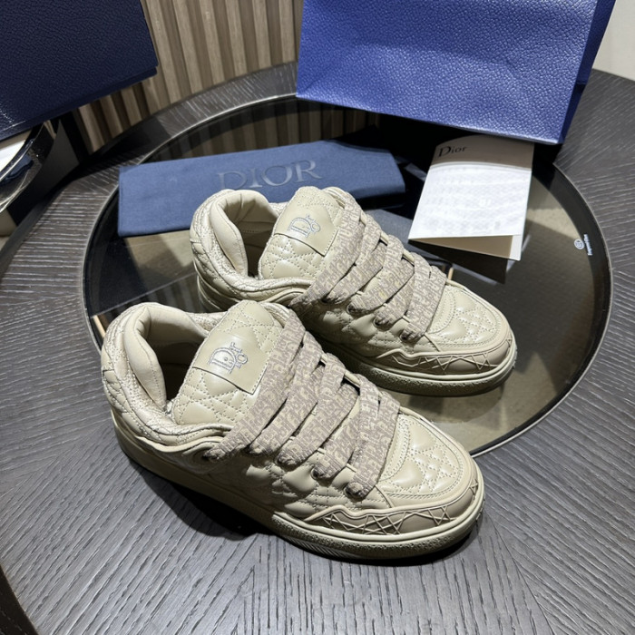 D10R B9s SNEAKER