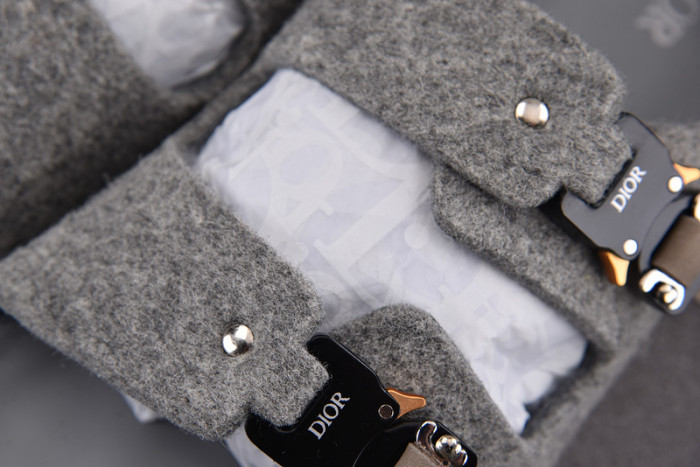 d10r sandal