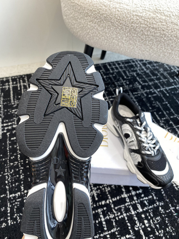 D10R SNEAKER