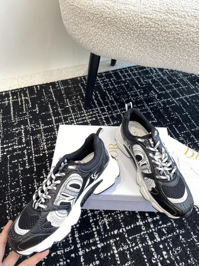 D10R SNEAKER