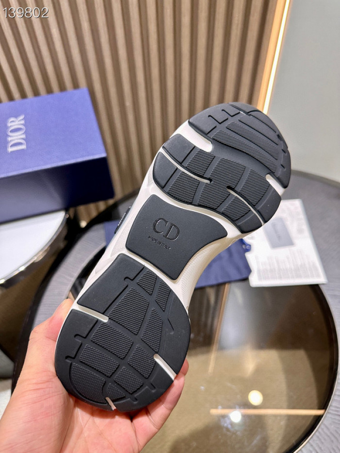 D10R SNEAKER
