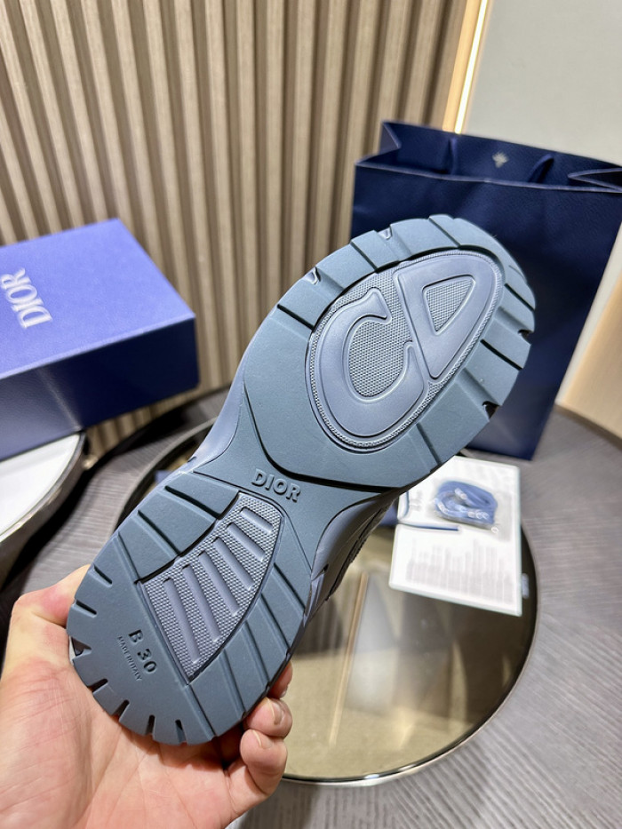 D10R SNEAKER