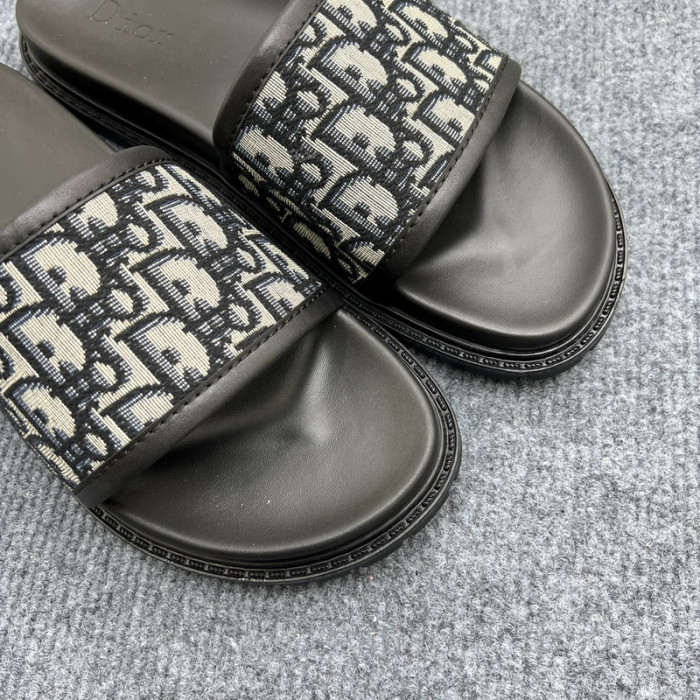 d10r sandal