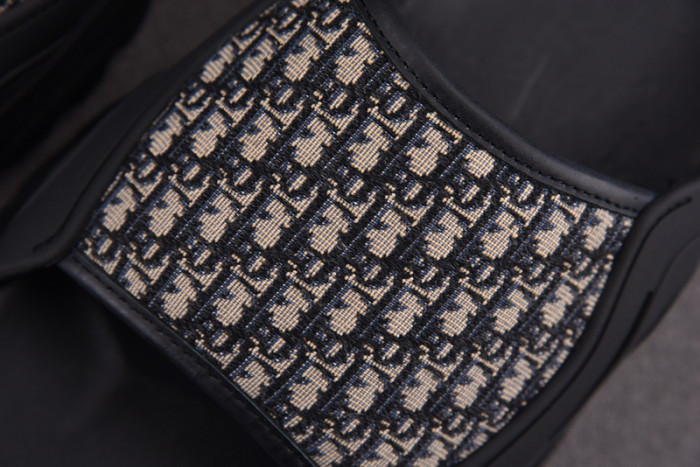 d10r sandal