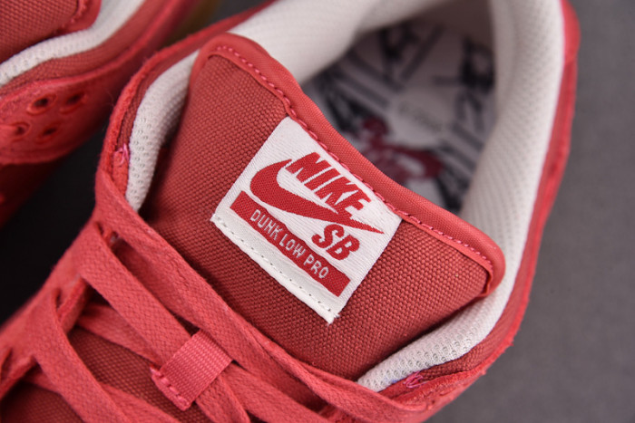 NIKE SB DUNK LOW