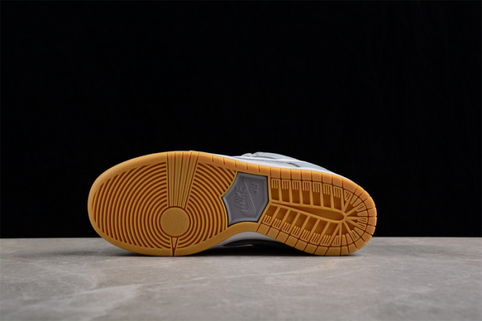 Nike SB Dunk Low “Grey Gum” DV5464-001