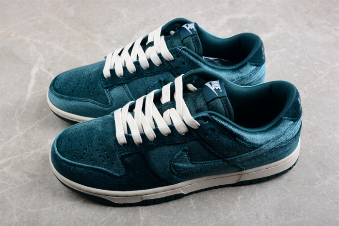 Nike Dunk Low "Green Velvet" DZ5224-300