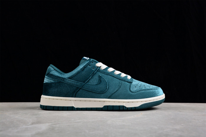 Nike Dunk Low "Green Velvet" DZ5224-300