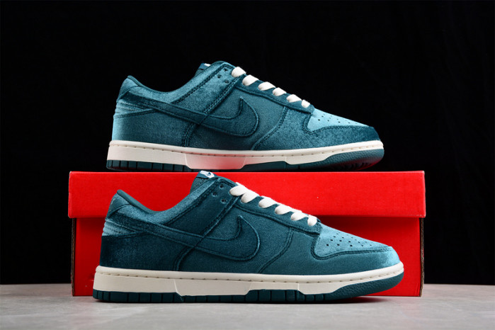 Nike Dunk Low "Green Velvet" DZ5224-300