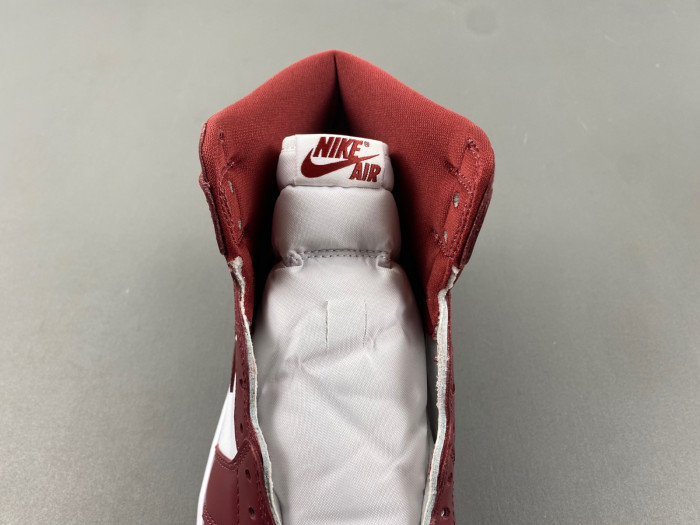 Air Jordan 1 High OG “Team Red” DZ5485-160
