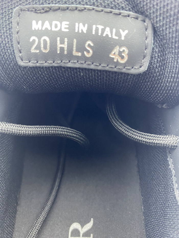 D10R SNEAKER
