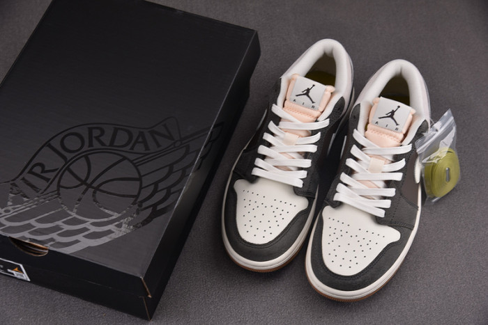 Air Jordan 1 Low SNKRS Day Korea Magpie (2023) FD0399-004