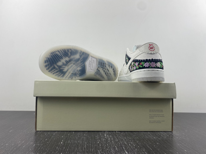 Nike SB Dunk Low Decon