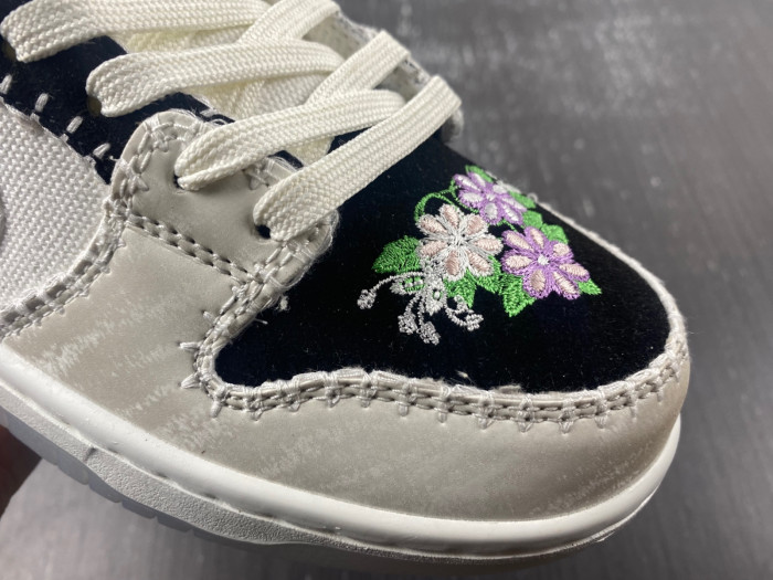 Nike SB Dunk Low Decon