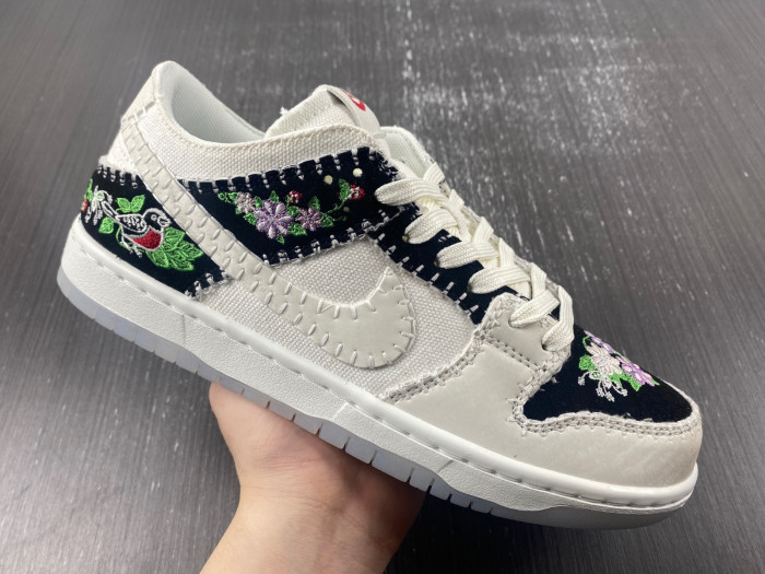 Nike SB Dunk Low Decon