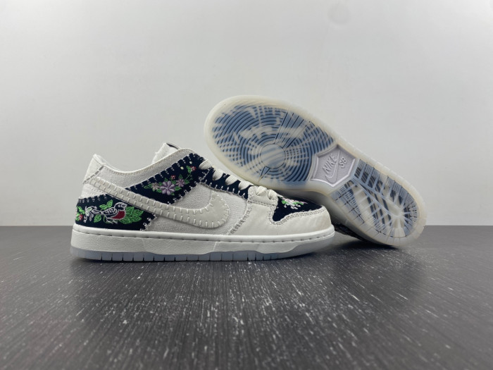 Nike SB Dunk Low Decon