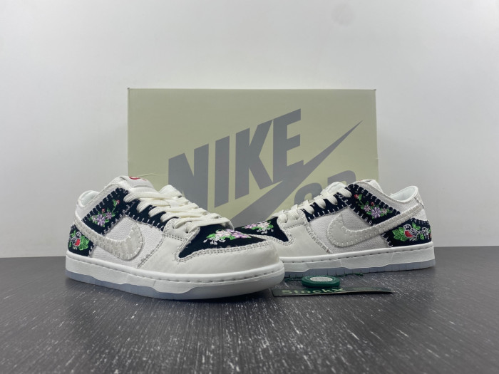 Nike SB Dunk Low Decon