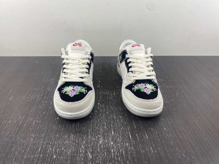 Nike SB Dunk Low Decon