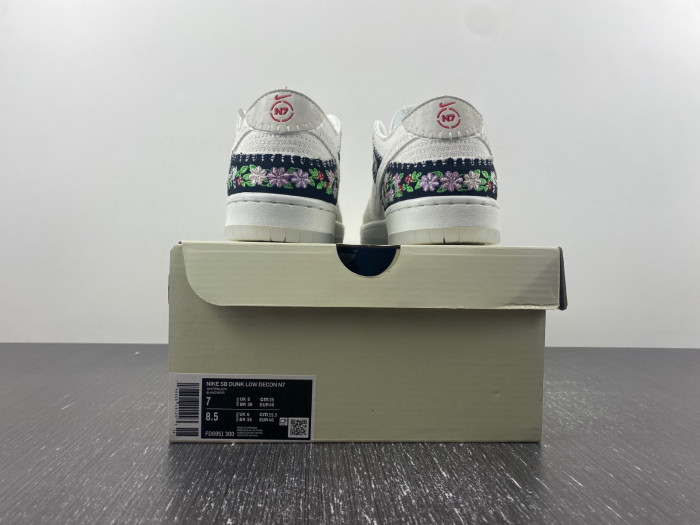 Nike SB Dunk Low Decon