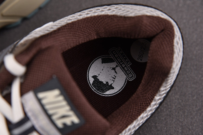 NIKE Zoom Vomero 5
