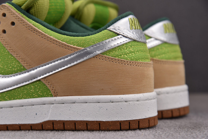 Nike SB Dunk Low Escargot FQ7585-200