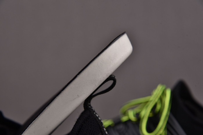 GUI SNEAKER