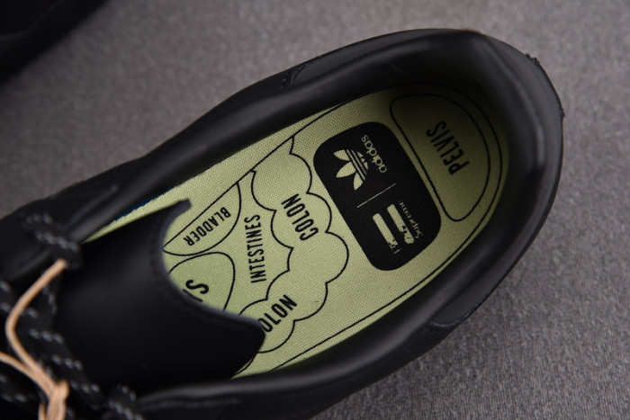 Pharrell Williams x Ad Samba GY4978