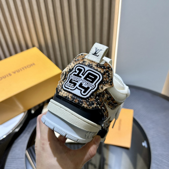 L0VT SNEAKER