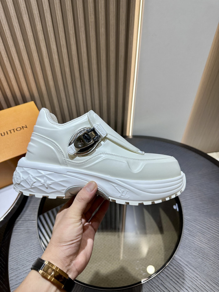 L0VT SNEAKER