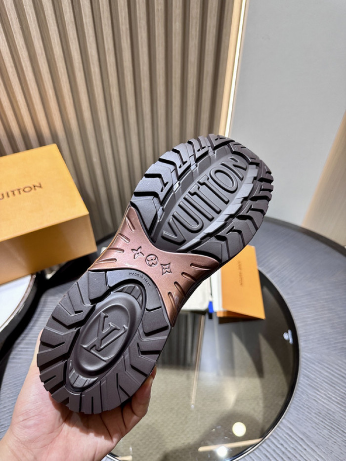 L0VT SNEAKER