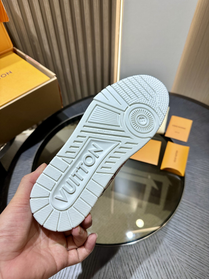 L0VT SNEAKER