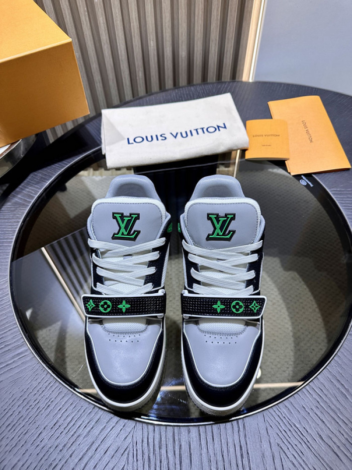 L0VT SNEAKER