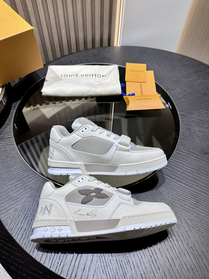 L0VT SNEAKER