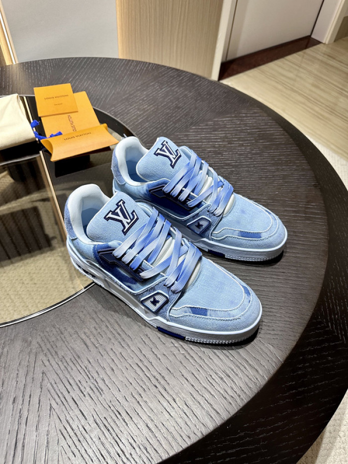 L0VT SNEAKER