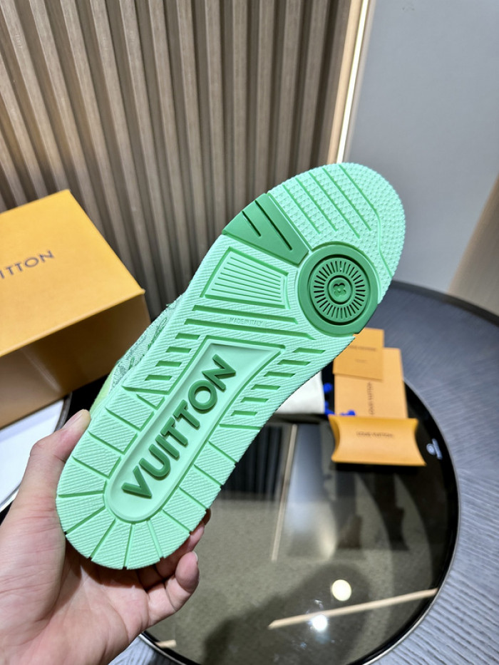 L0VT SNEAKER