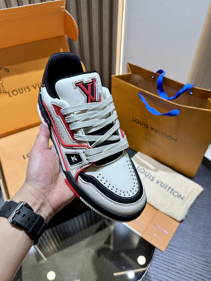 L0VT SNEAKER