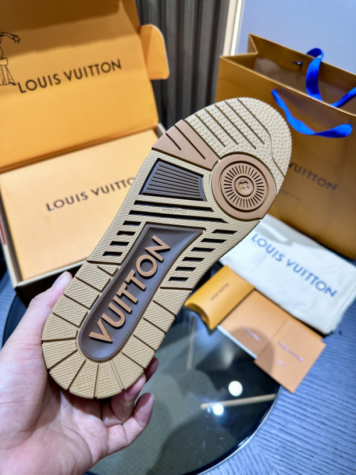 L0VT SNEAKER