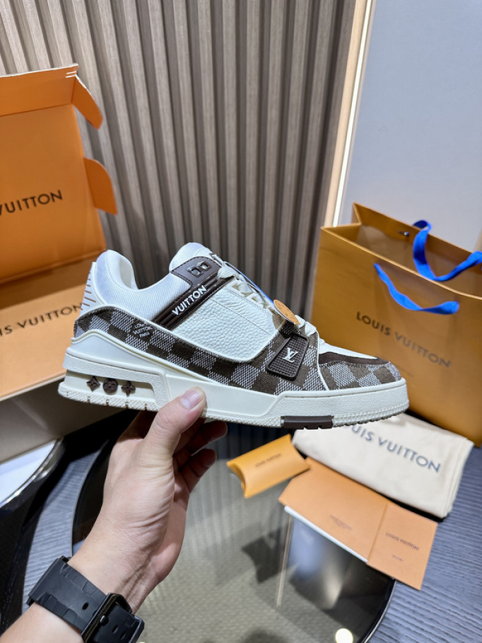 L0VT SNEAKER
