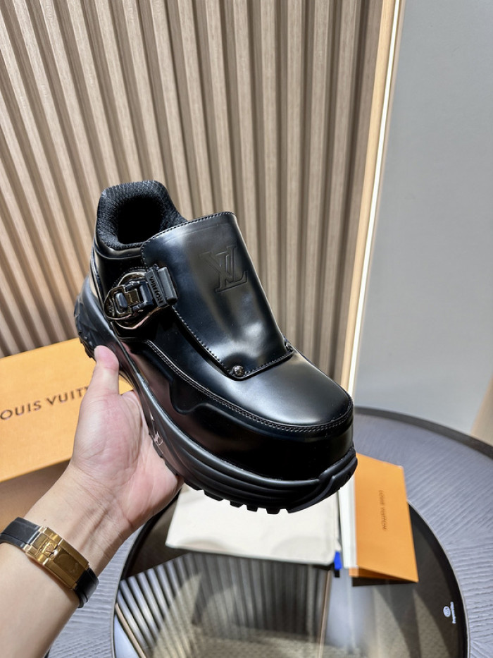 L0VT SNEAKER