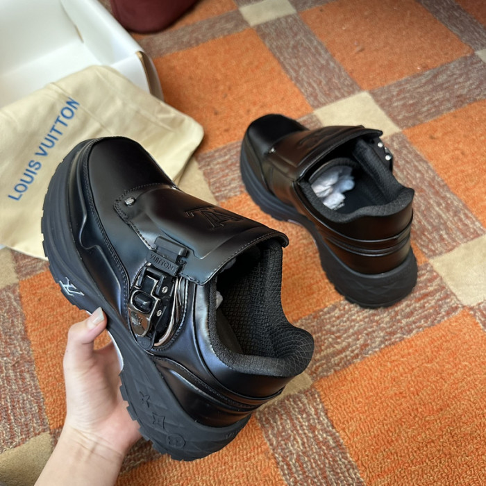 L0VT SNEAKER
