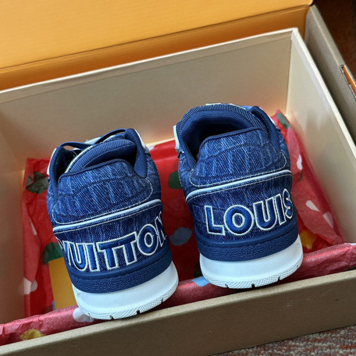 L0VT SNEAKER